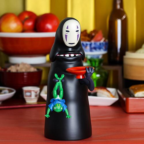千与千寻"无脸男有声存钱筒"登场,会发出阿～阿～阿～的经典叫声